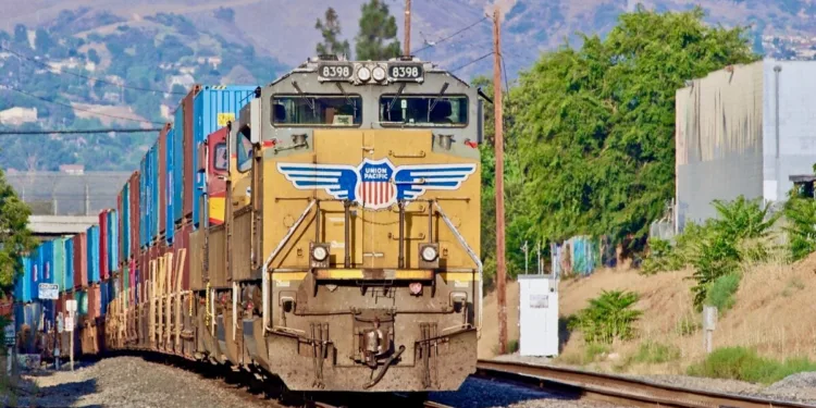 Union Pacific official tells shippers of plans for online, security improvements