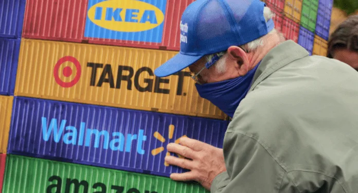 US retailers keep building up inventories