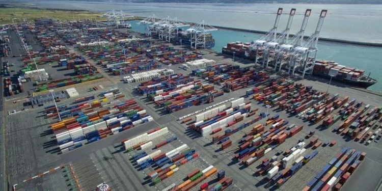 Construction starts on ‘cat-flap’ barge access at France’s largest container port