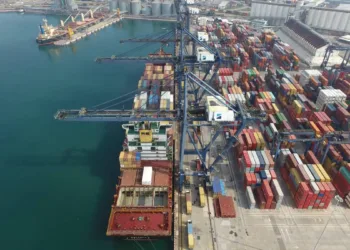 In slow season, tariffs a following wind for trans-Pacific container rates