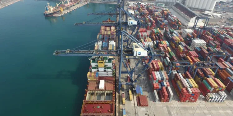 In slow season, tariffs a following wind for trans-Pacific container rates