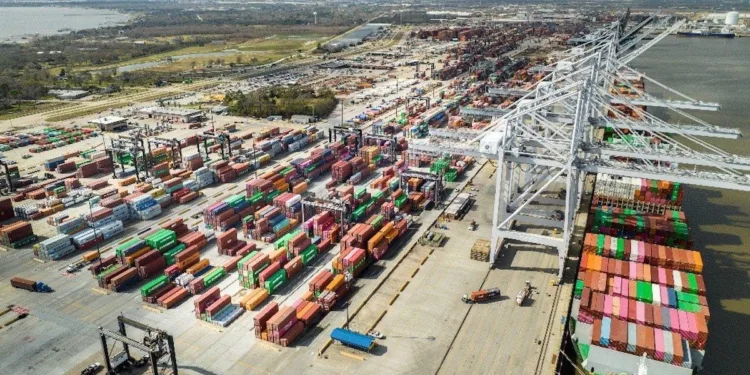 NTSB: Wrong valve led to fatal container ship fire