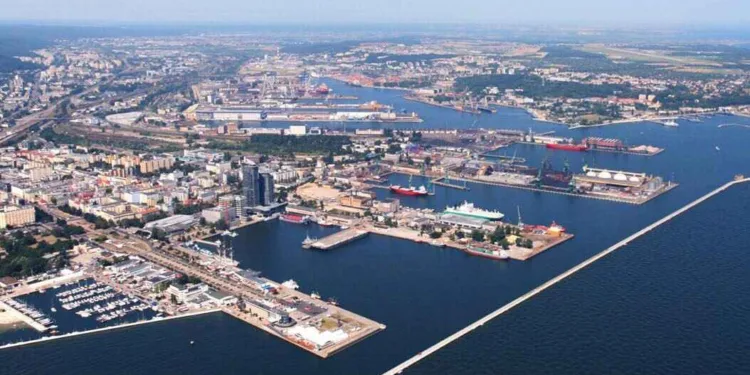 Poland to send abandoned Russian tanker for demolition