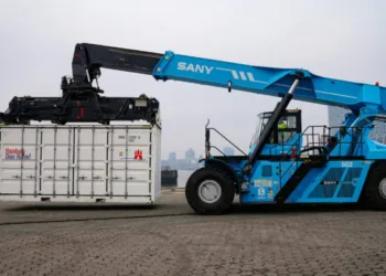 Port of Hamburg receives first all-electric container stacker