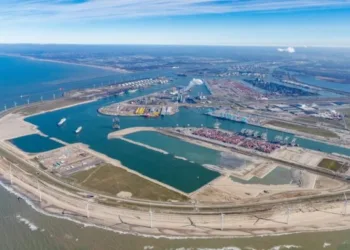 Port of Rotterdam increases investments amid strong financial performance and container growth