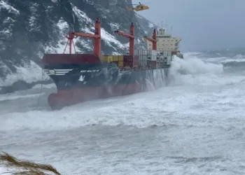 Salvors struggle to refloat MSC boxship off Newfoundland