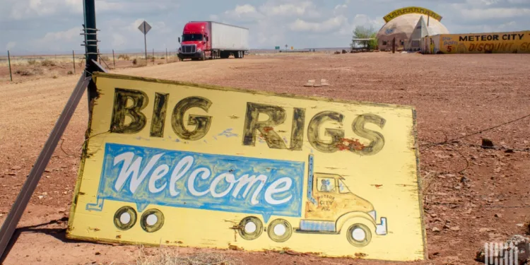 Truck parking apps have a driver shortage, researchers say