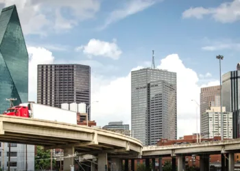 What should forwarders look for in TMS software?