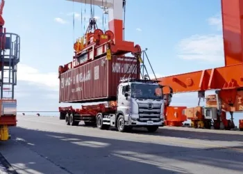 Advanced trailer operation test at Tomakomai Port