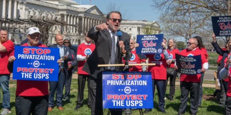 Bipartisan Senate group takes stand against Postal Service privatization