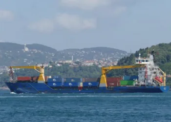 Boxship scrapes sanctioned tanker off Ambarli port