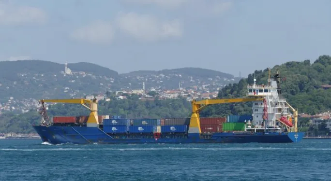 Boxship scrapes sanctioned tanker off Ambarli port