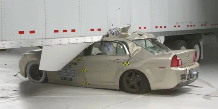 Feds reject investigation into truck side guard recall