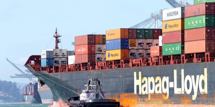 Hapag-Lloyd sees mixed earnings in 2024