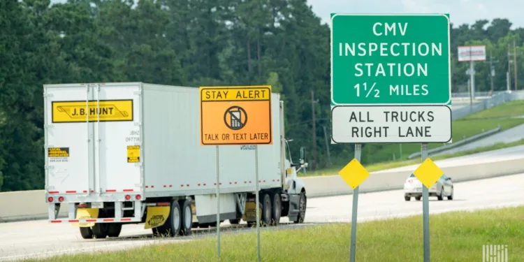 J.B. Hunt keeps its 11-year-old debt rating from Moody’s