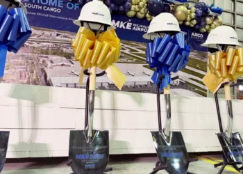 Milwaukee airport building facility to lure cargo from Chicago area