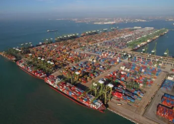 Monsoon anomaly holds up ships in Singapore and Port Klang