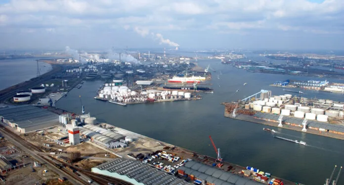 Noordkasteel bridge out of service after barge collision in Antwerp