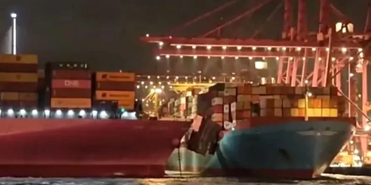 ONE boxship collides with Maersk vessel in Hong Kong
