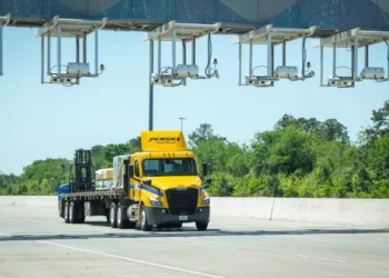 Penske Truck Leasing hangs on to investment-grade debt rating from Moody’s