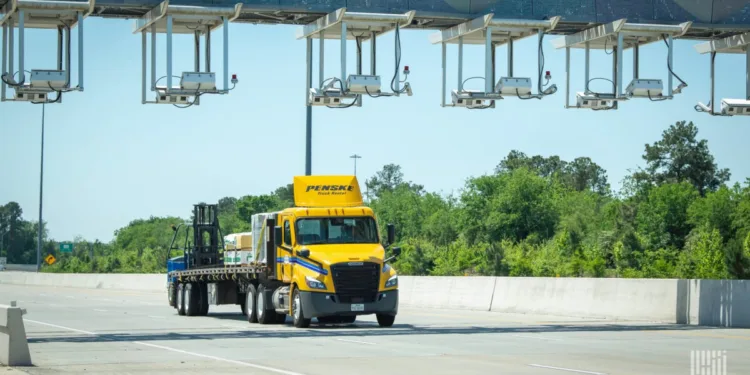 Penske Truck Leasing hangs on to investment-grade debt rating from Moody’s