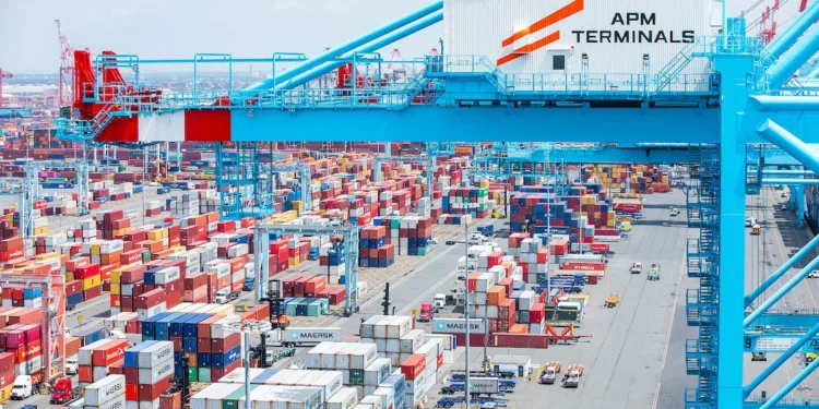Port Authority of New York and New Jersey signs 33-year lease with APM Terminals