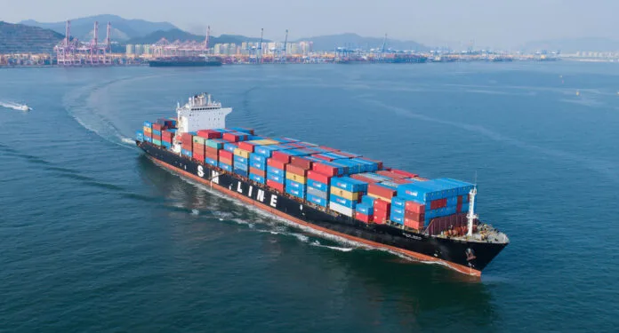 SM Line’s vessel loses containers in Canada due to weather rolling