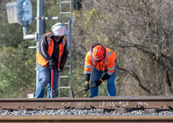 Thousands of Teamsters rail workers ratify new national contract