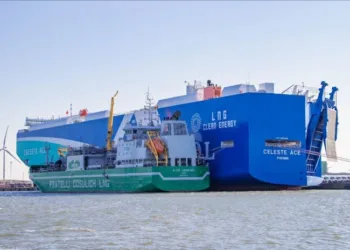 Titan conducts first bunkering for MOL under new contract