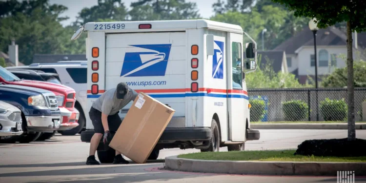 US Postal Service invites DOGE to fix structural problems