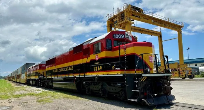 APM Terminals buys Panama Canal Railway Company