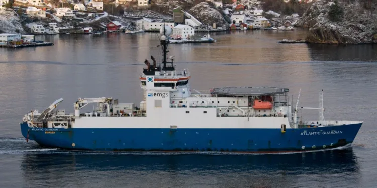 Cairn hires EMGS for 3D survey off India