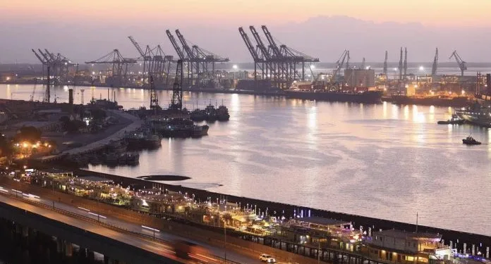 Pakistan halts trade and closes borders with India