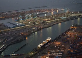 Port of Antwerp-Bruges boosts box throughput despite total freight downturn