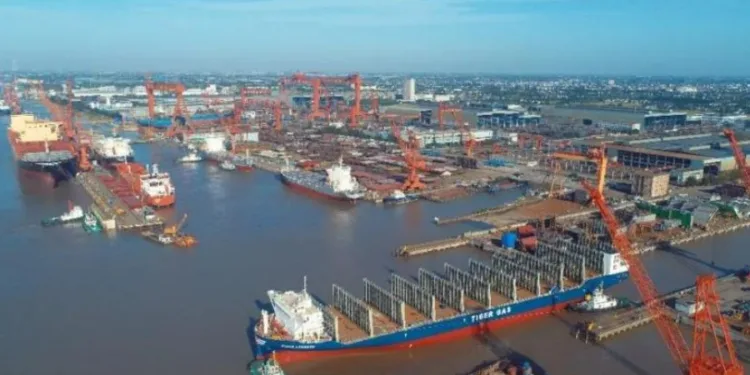 Yangzijiang Financial to spin off shipping investment business