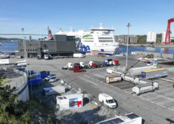 Hydrogen-powered generator piloted at Port of Gothenburg to cut emissions from docked ships