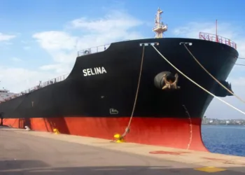 Diana ships out 15-year-old panamax