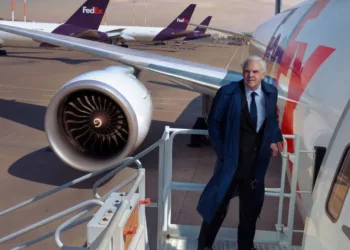 FedEx names new chairman to replace founder Fred Smith