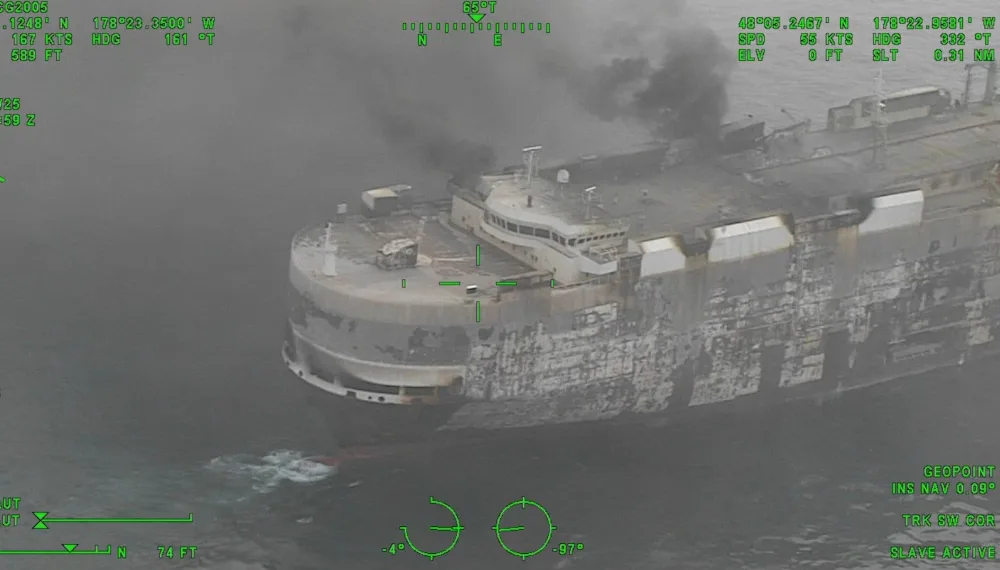 Fire-damaged Morning Midas car carrier sinks