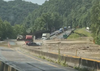 Flooding and rockslide shuts down I-40 on North Carolina-Tennessee border
