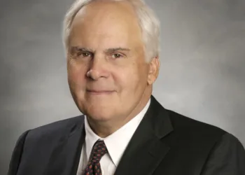 Fred Smith, FedEx founder and parcel industry pioneer, dies at 80