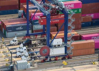 In rare jump, New York-New Jersey leads US port volumes