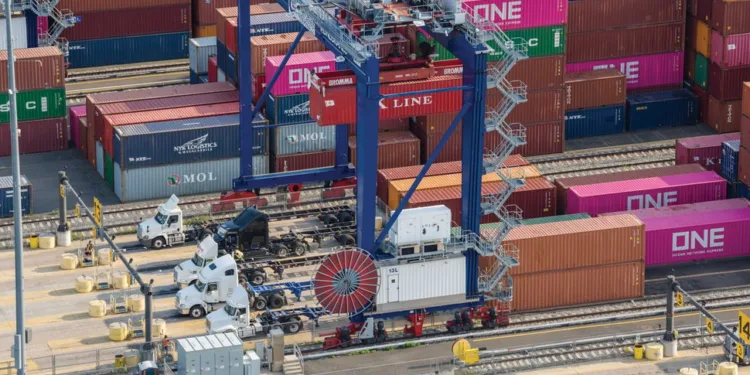 In rare jump, New York-New Jersey leads US port volumes