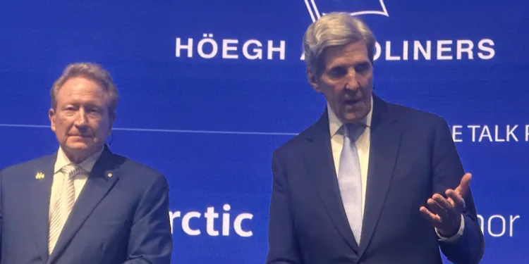 John Kerry urges shipping to take climate lead