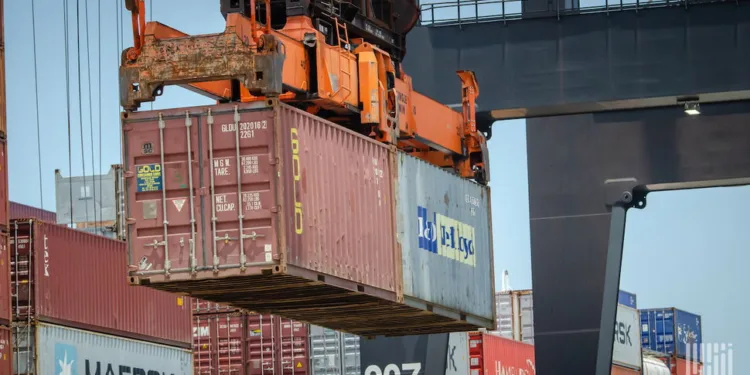 New Mideast tensions fail to boost trans-Pacific container rates