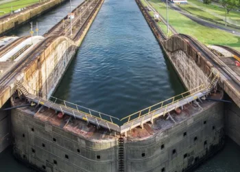 Panama Canal traffic on record track