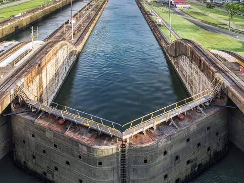 Panama Canal traffic on record track