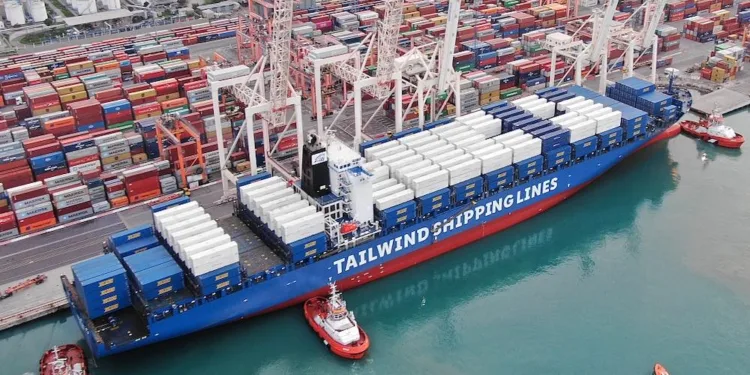 Tailwind buys five boxships from Peter Döhle