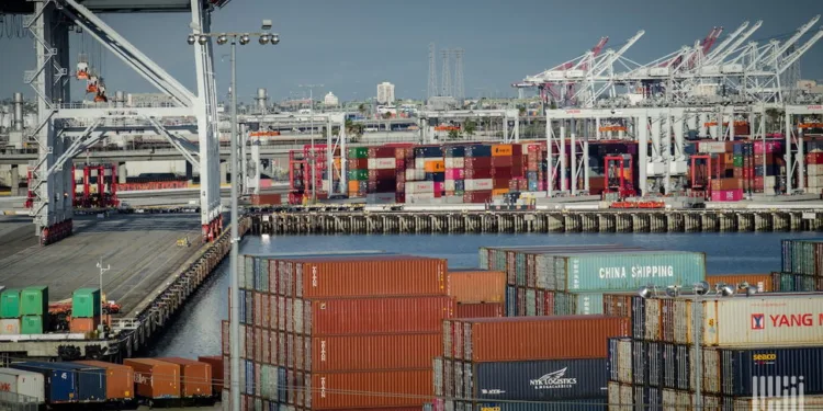 Drewry: Ocean rates fall for fifth straight week