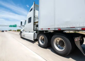 Investment firm to pair carrier Koleaseco with Hyway Trucking